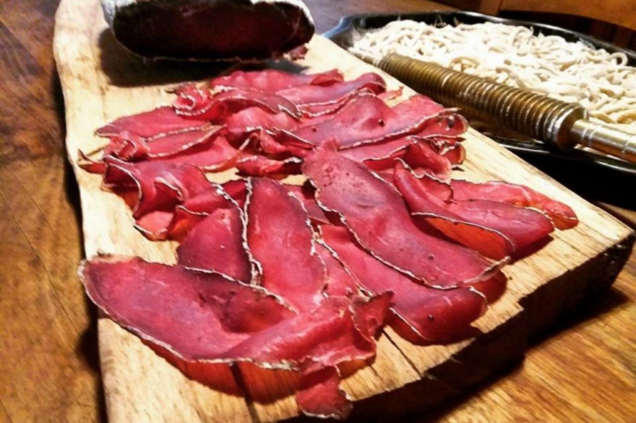Agriturismo Di Charme E Ristorante Stallato Il Filo Di Paglia Carro Luaran gambar