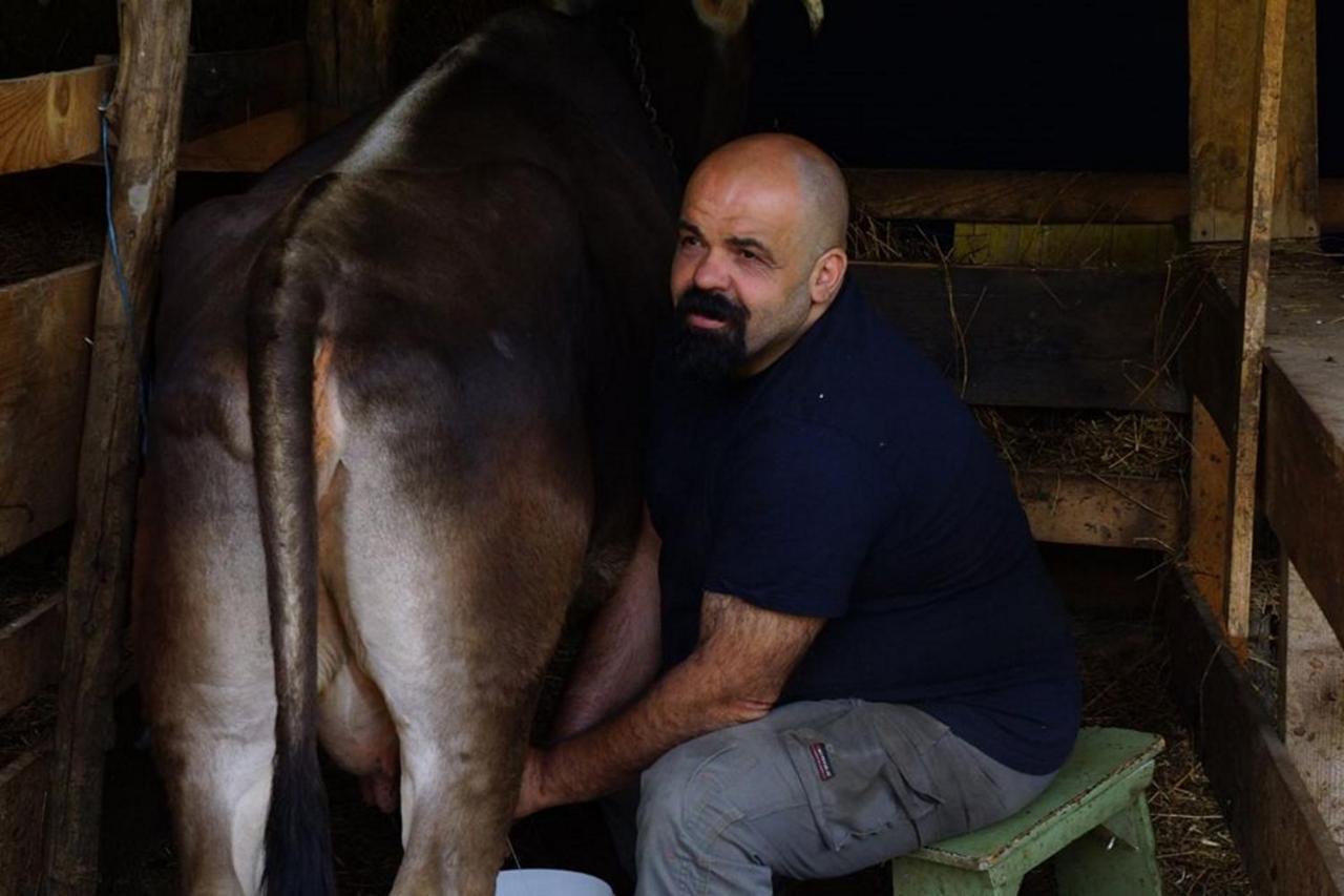 Agriturismo Di Charme E Ristorante Stallato Il Filo Di Paglia Carro Luaran gambar