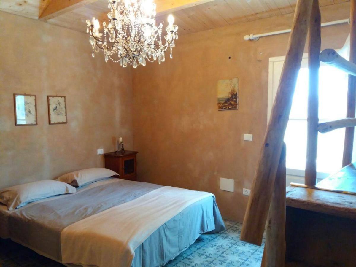 Agriturismo Di Charme E Ristorante Stallato Il Filo Di Paglia Carro Luaran gambar