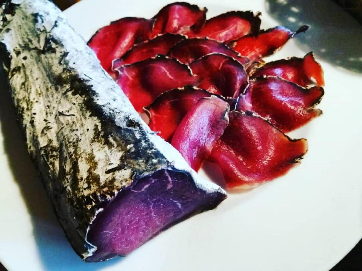 Agriturismo Di Charme E Ristorante Stallato Il Filo Di Paglia Carro Luaran gambar
