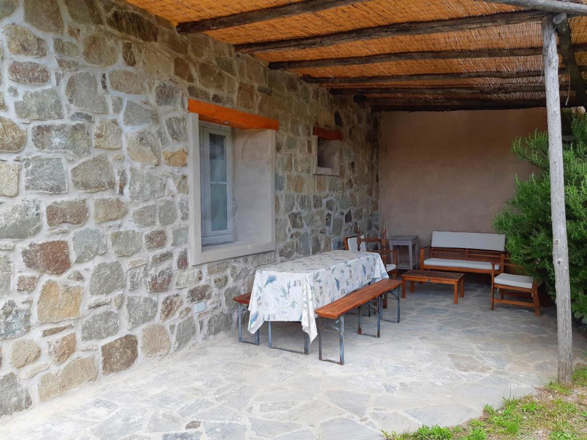 Agriturismo Di Charme E Ristorante Stallato Il Filo Di Paglia Carro Luaran gambar
