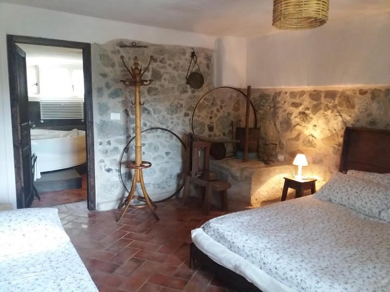 Agriturismo Di Charme E Ristorante Stallato Il Filo Di Paglia Carro Luaran gambar