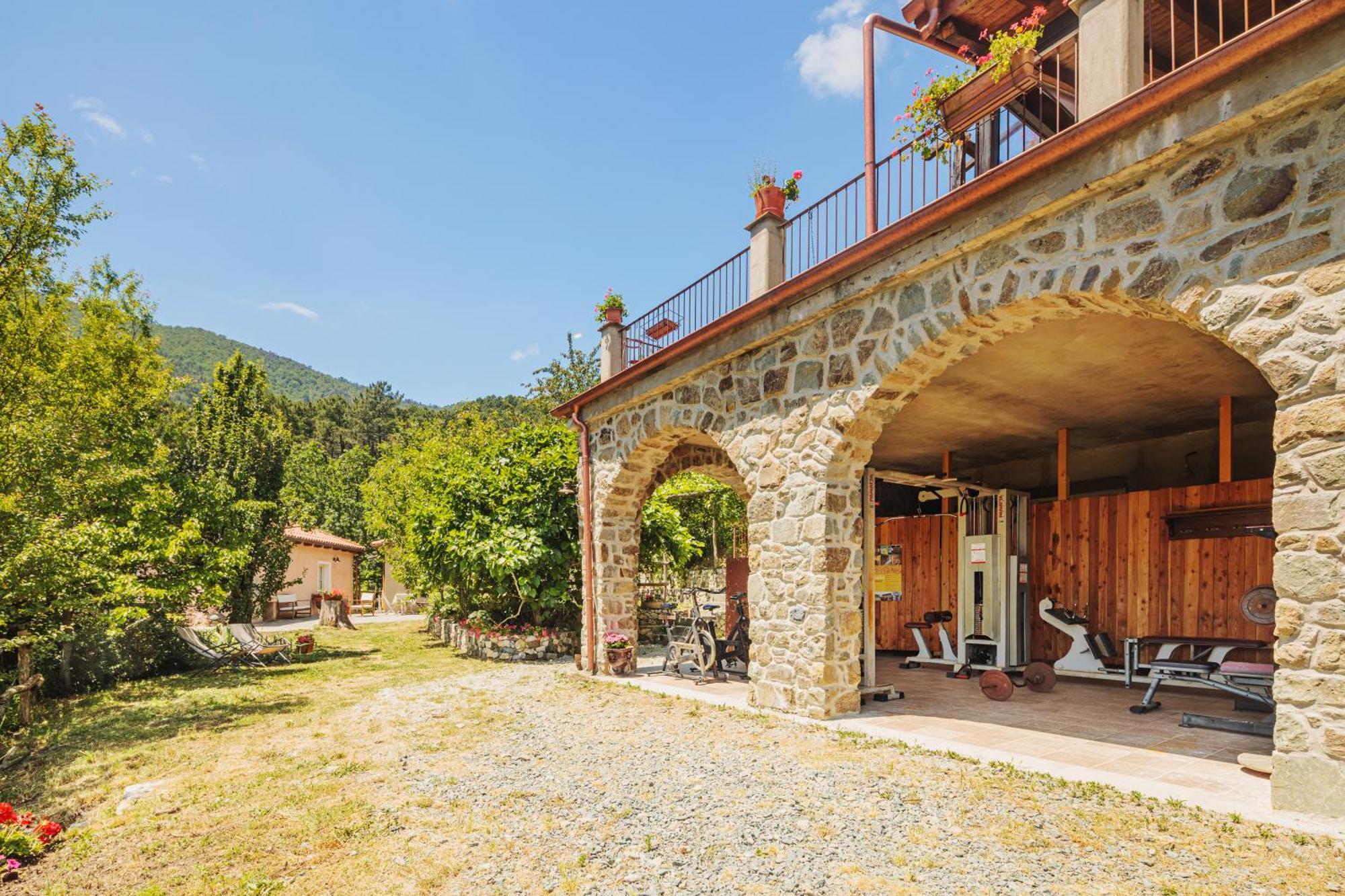 Agriturismo Di Charme E Ristorante Stallato Il Filo Di Paglia Carro Luaran gambar