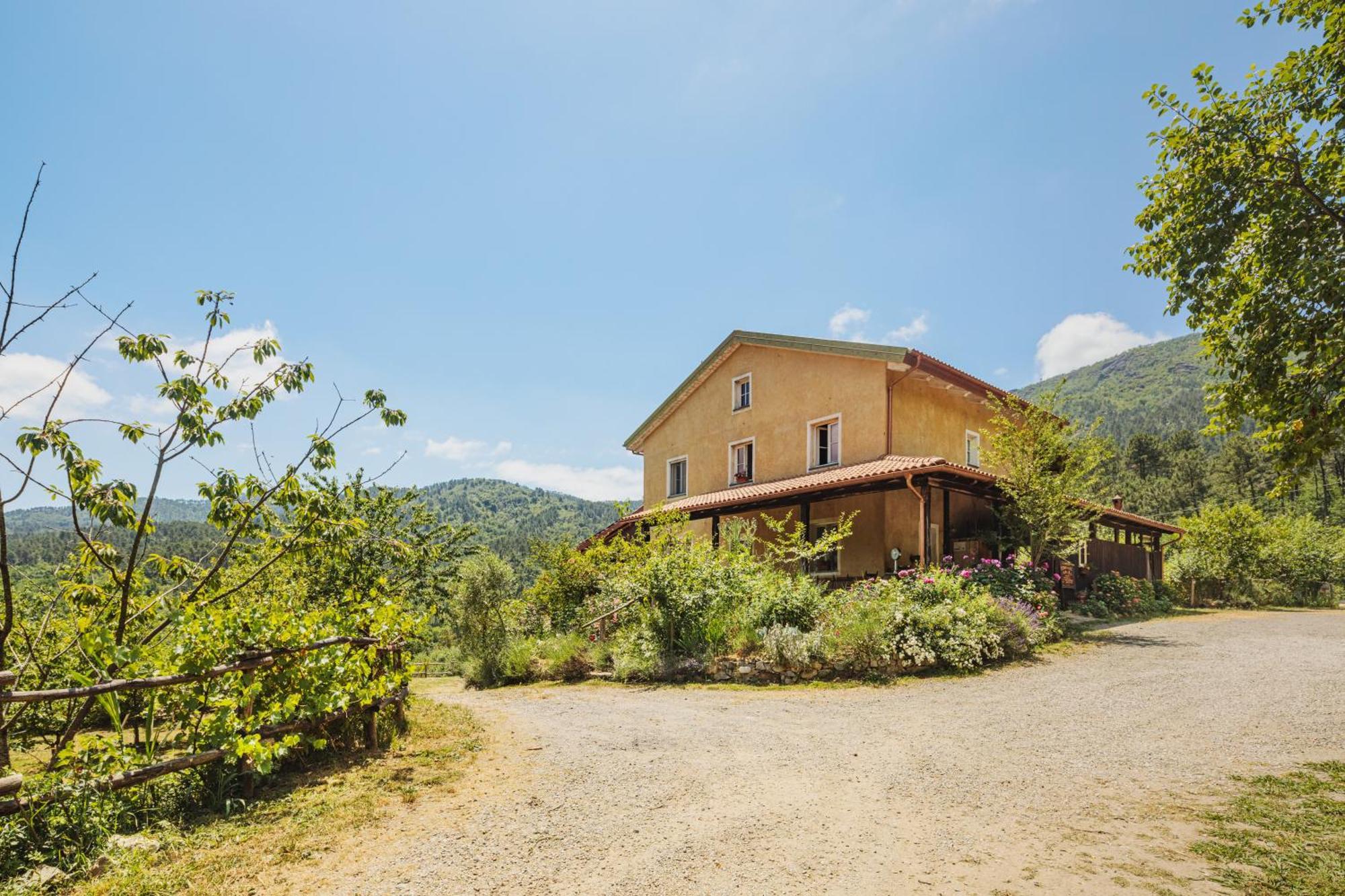 Agriturismo Di Charme E Ristorante Stallato Il Filo Di Paglia Carro Luaran gambar