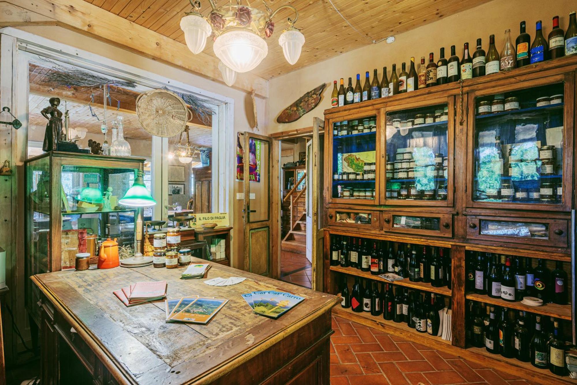 Agriturismo Di Charme E Ristorante Stallato Il Filo Di Paglia Carro Luaran gambar