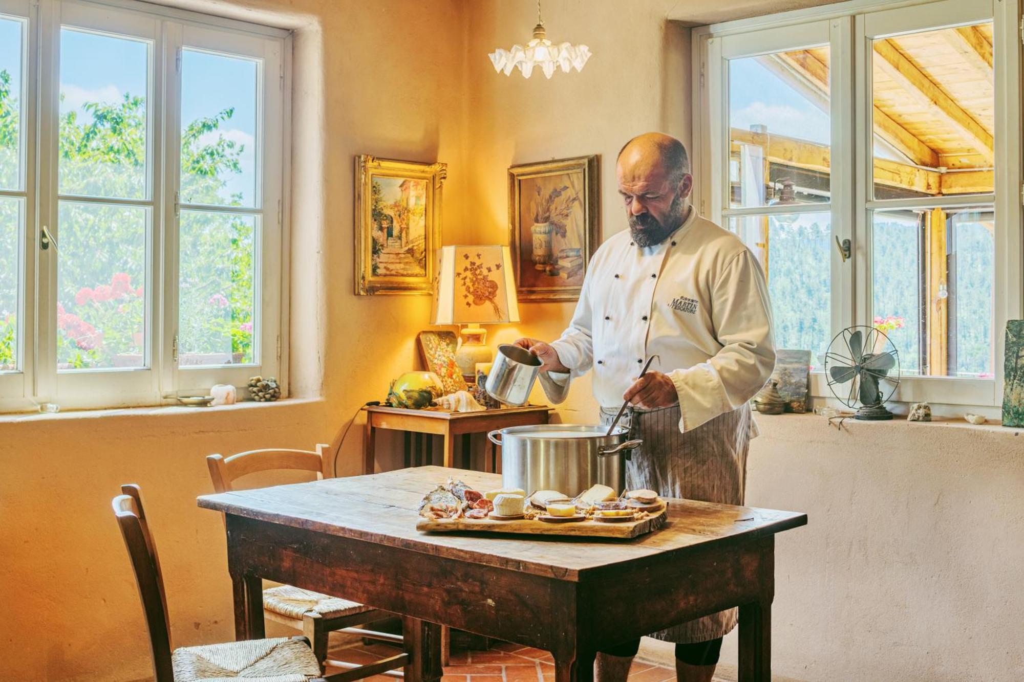 Agriturismo Di Charme E Ristorante Stallato Il Filo Di Paglia Carro Luaran gambar